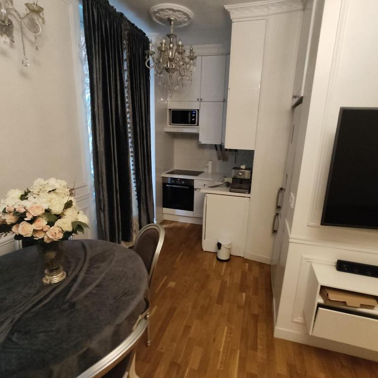 Cosy Flat 8e Champs-Elysées - One-Bedroom Apartment - 7