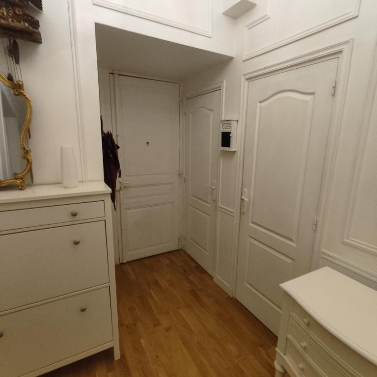Cosy Flat 8e Champs-Elysées - One-Bedroom Apartment - 13