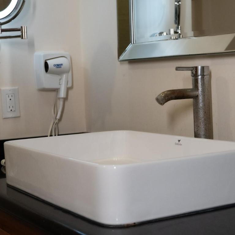 Infinity Suites doble room 102 - Habitación Doble con baño privado - 6