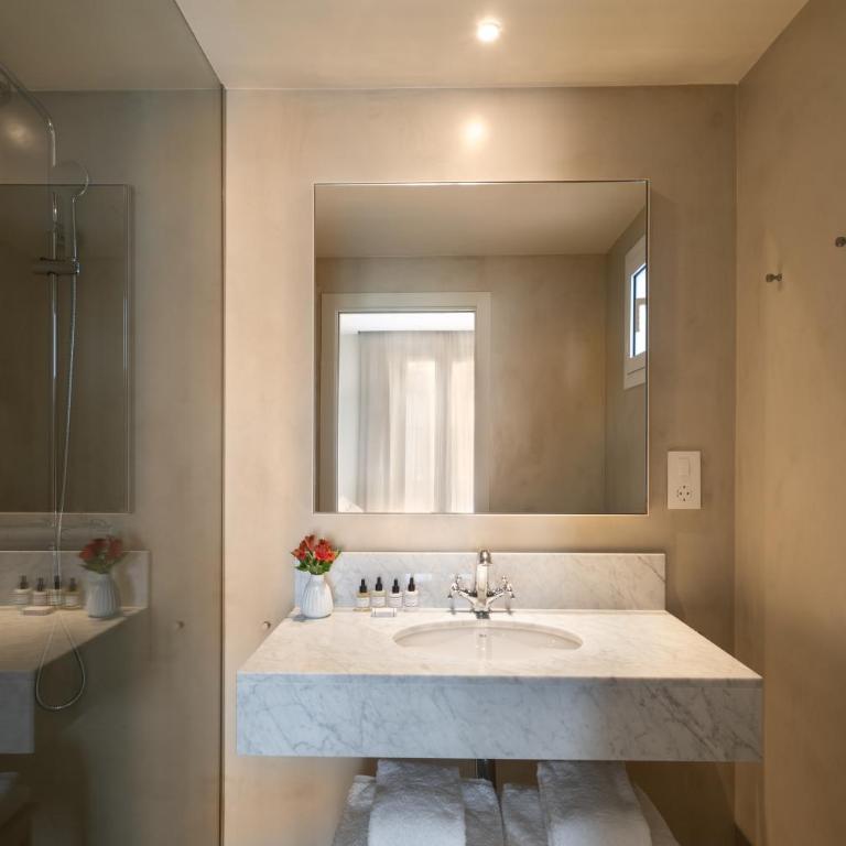 Hotel Casa Teva Barcelona - Design Room with Balcony - 4