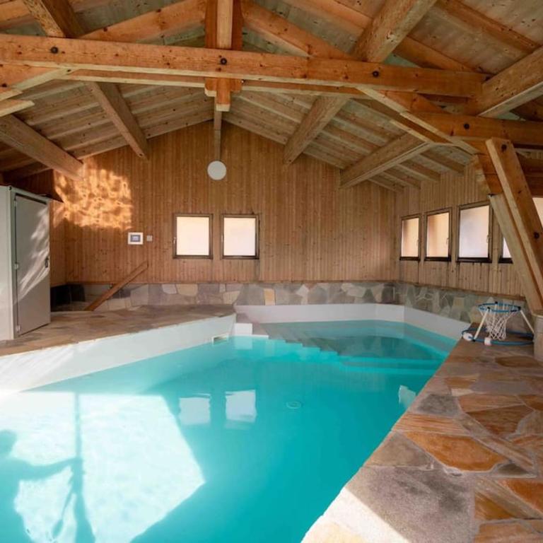 Verseau avec piscine intérieure - Chalet - 26