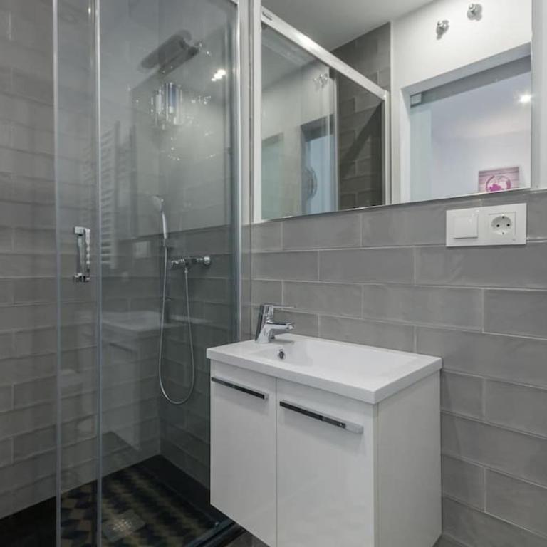 ººEM Historical CityCentre WiFi AC SmartTVºº - One-Bedroom Apartment - 8