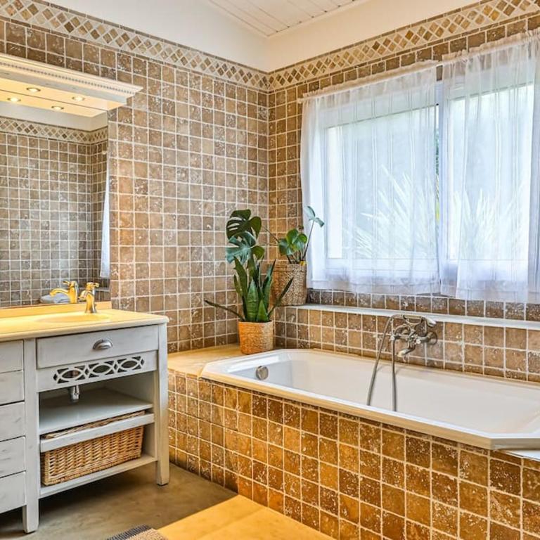Magnifique Villa avec dépendance à 700m de l'océan - Villa - 61