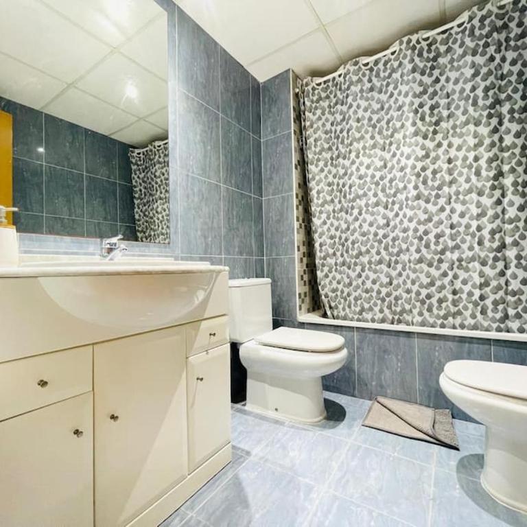Familiar con Piscina y Parking - Two-Bedroom Apartment - 3