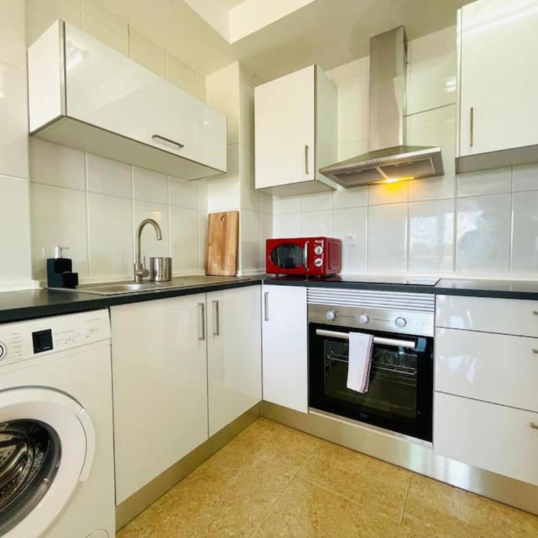 Familiar con Piscina y Parking - Two-Bedroom Apartment - 5