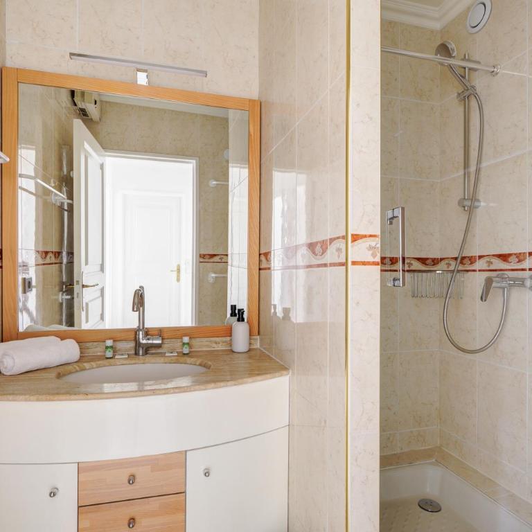 Élégance Parisienne, Vue Luxueuse Imprenable - Appartement 1 Chambre - 13