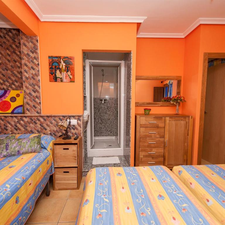 Chiki - Double Orange Room - 3