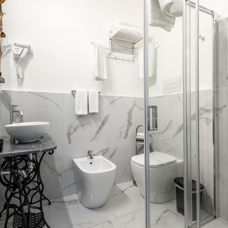 SOHO Piaggiarelle by Dasso - Guest House - Ampia Camera Matrimoniale - 1