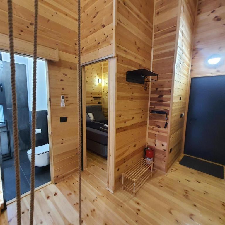 modernes Holzhaus, Cabin, auf dem Fluss, wenige Meter zum Meer - Vacation Home - 14