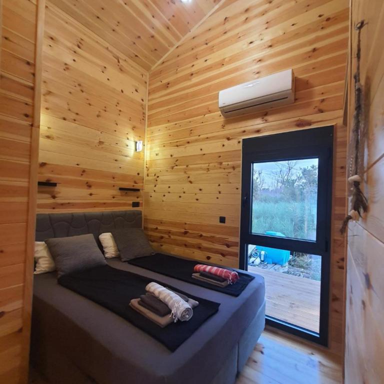modernes Holzhaus, Cabin, auf dem Fluss, wenige Meter zum Meer - Vacation Home - 8