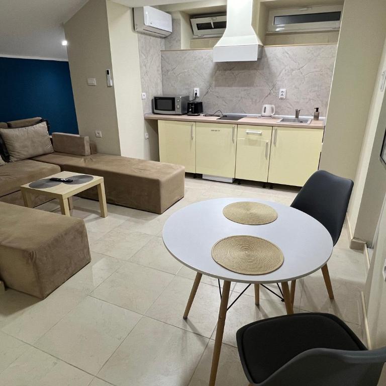 Lucky center Apartment - Two-Bedroom Apartment - 3