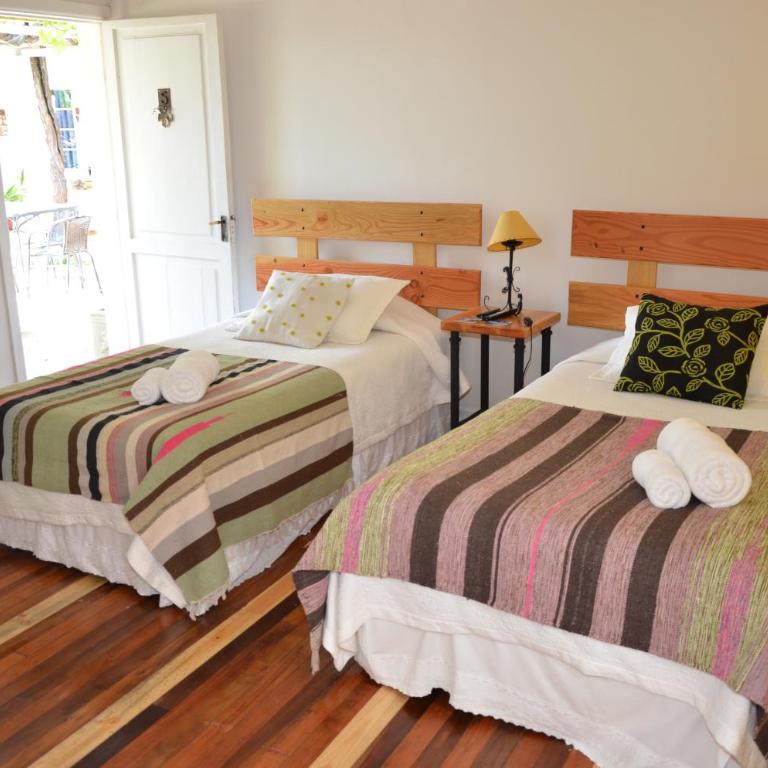 Hostal Petit Verdot - Quadruple Room - 2