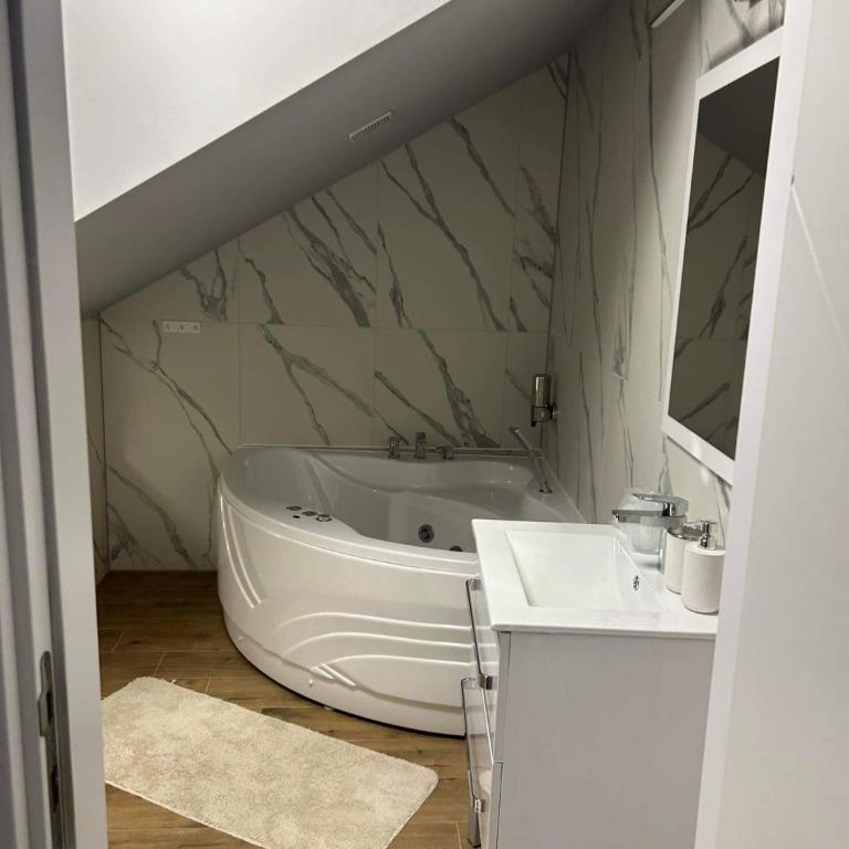 Face 2 Center SUBOTICA - Double Room with Spa Bath - 14