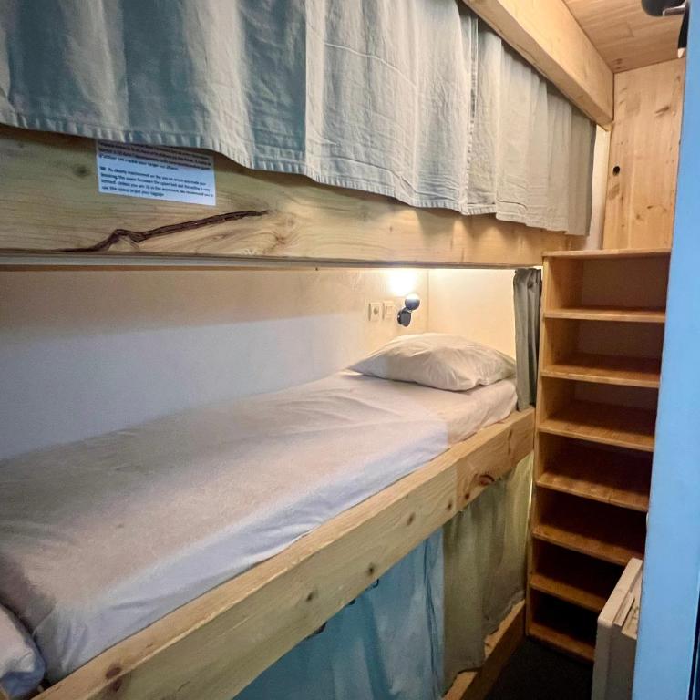 RisoulSki Constellation - Altaïr 06 - Appartement - 5 à 10 personnes – RDC – 1 chambre + mezzanine - 30m2 - 40