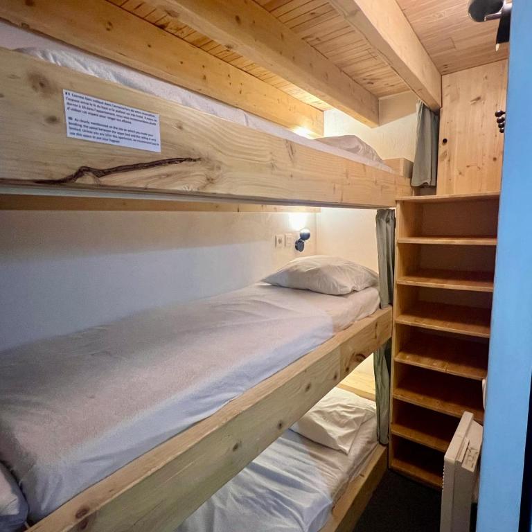 RisoulSki Constellation - Altaïr 06 - Appartement - 5 à 10 personnes – RDC – 1 chambre + mezzanine - 30m2 - 38