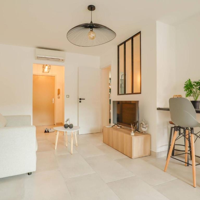 "Le Méditerranée" Plein centre, Terrasse, Rénové - Appartement 1 Chambre - 1