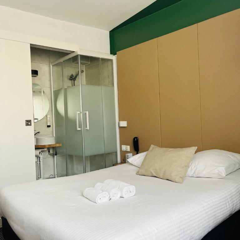 L'Hôtel Bristol - Petite Chambre Double avec Salle de Bains Décloisonnée - Non-Fumeurs - 2