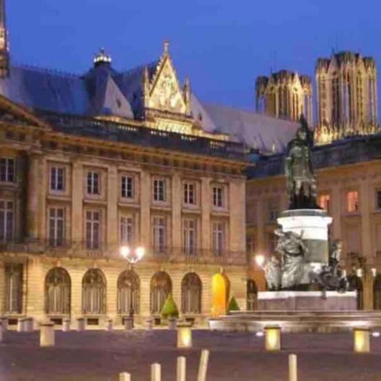 Reims centre-ville -au1er étage avec 2 chambres - 6 personnes - Appartamento con 2 Camere da Letto - 48