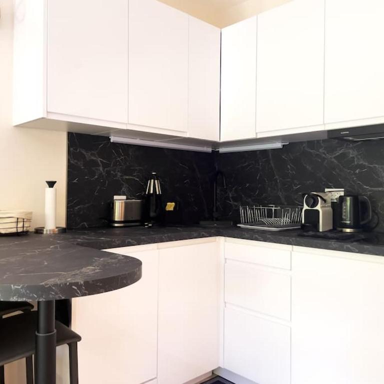 Cocon paradisiaque avec piscine, terrasse, jardin au calme absolu - Appartement 1 Chambre - 9