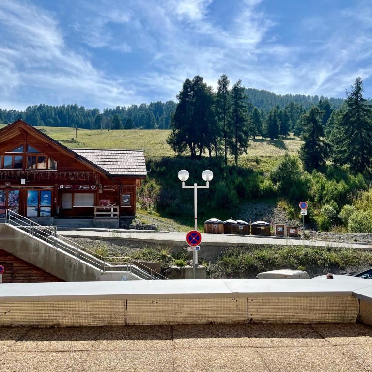 RisoulSki Antarès - Piscine et Sauna - Appartement 410 - 5 à 7 Personnes - 4e Étage - 34 m² - 1 Chambre - Vue sur Rue - 25