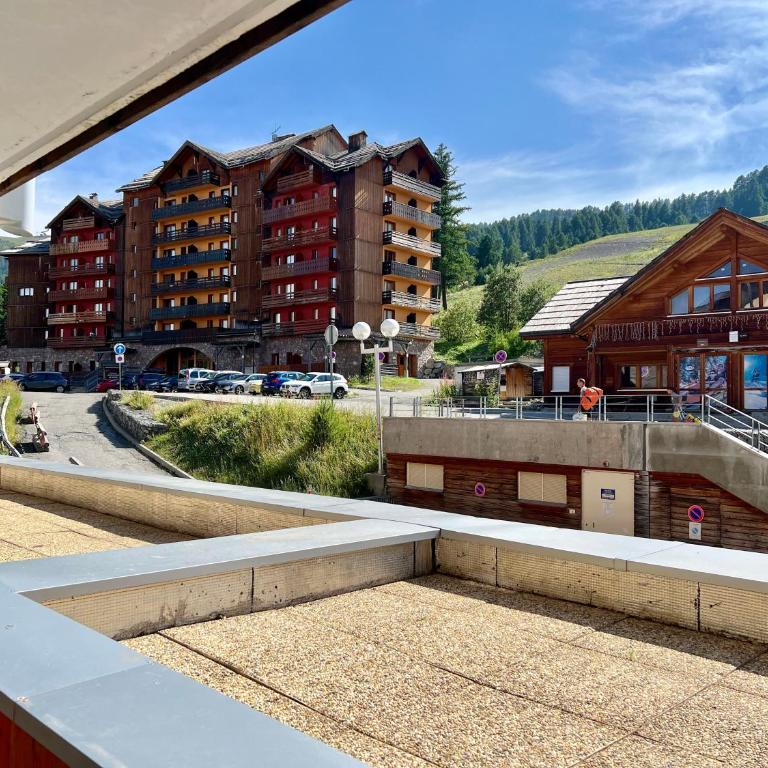 RisoulSki Antarès - Piscine et Sauna - Appartement 410 - 5 à 7 Personnes - 4e Étage - 34 m² - 1 Chambre - Vue sur Rue - 26