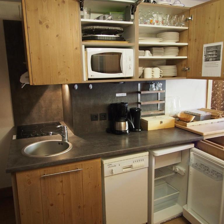 RisoulSki Antarès - Piscine et Sauna - Appartement 410 - 5 à 7 Personnes - 4e Étage - 34 m² - 1 Chambre - Vue sur Rue - 28