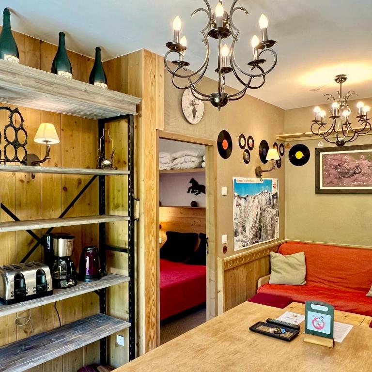 RisoulSki Antarès - Piscine et Sauna - Appartement 200 - 8 à 13 Personnes - 2e Étage - 44 m² - 2 Chambres - 2