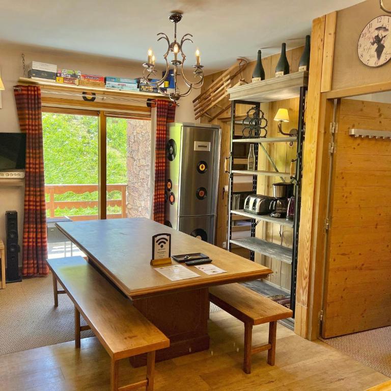 RisoulSki Antarès - Piscine et Sauna - Appartement 200 - 8 à 13 Personnes - 2e Étage - 44 m² - 2 Chambres - 1