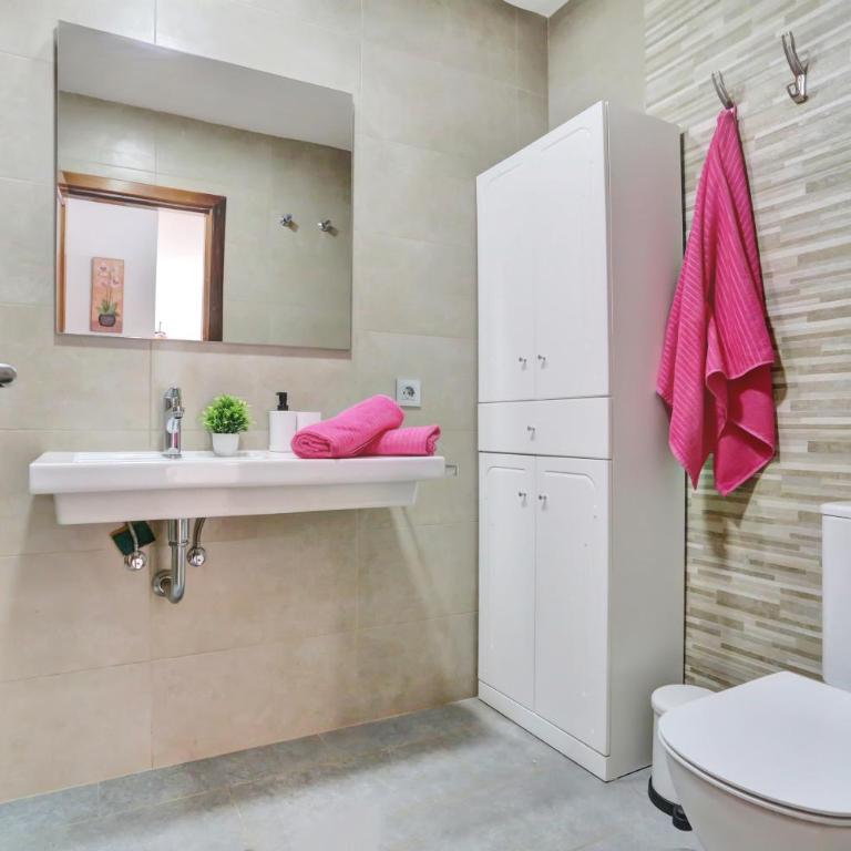 Georgina - Two-Bedroom House - 13