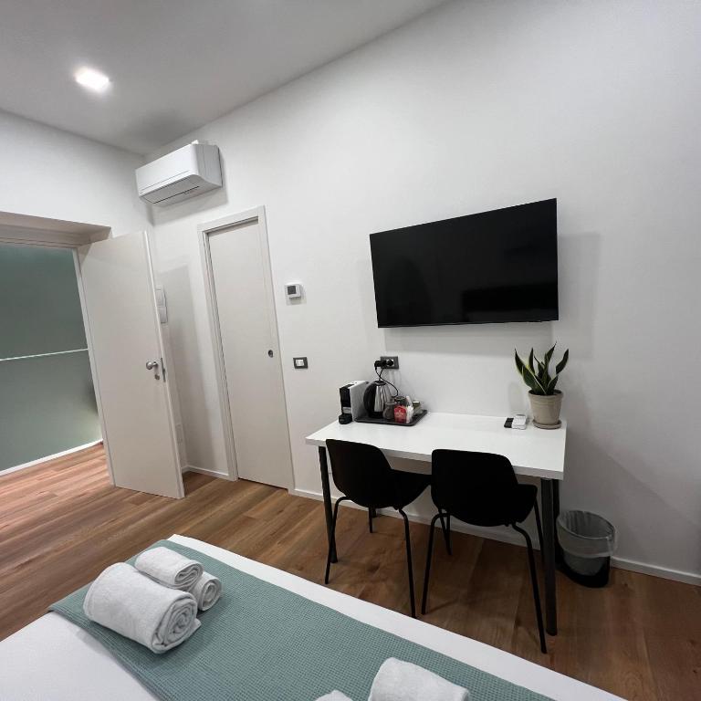 Sunrise Rooms - Camera Matrimoniale con Bagno Privato - 11