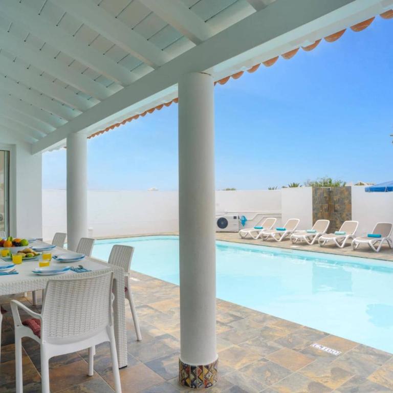 Villa Esmeralda by Villa Plus - Villa - 9
