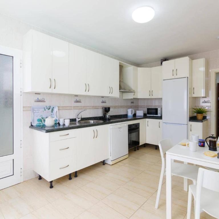 Villa Esmeralda by Villa Plus - Villa - 10