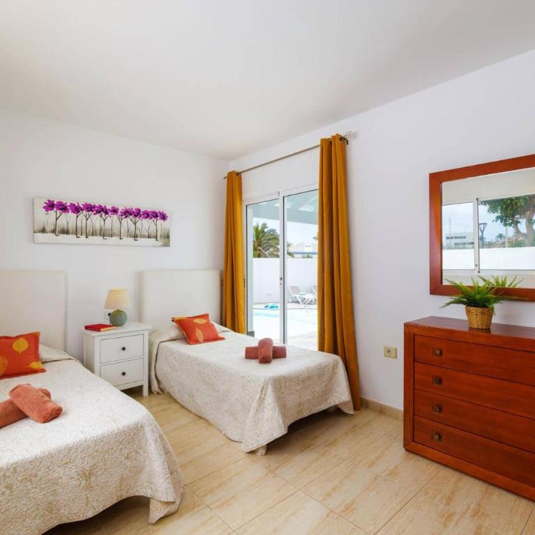 Villa Esmeralda by Villa Plus - Villa - 25