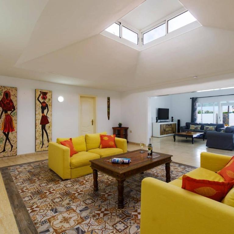 Villa Esmeralda by Villa Plus - Villa - 4