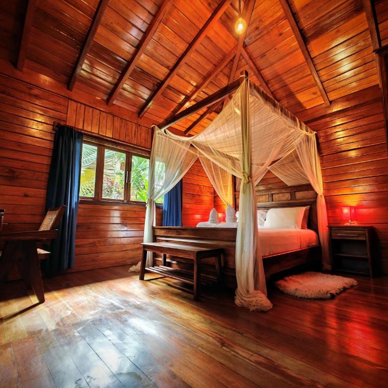 The River House - Upscale Lodge - Two-Bedroom Chalet - 5