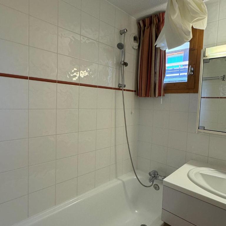 Appartement fonctionnel 5 pers · Skis aux pieds · Animaux admis - Appartement 1 Chambre - 13