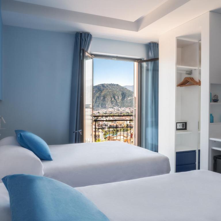 Hotel Cristina - Classic Quadruple Room - 2