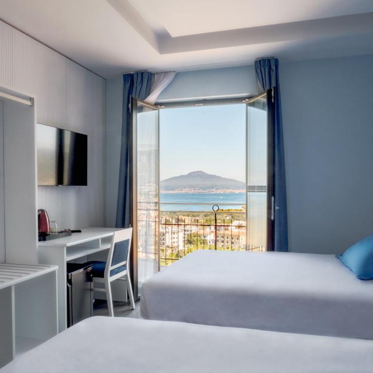 Hotel Cristina - Classic Quadruple Room - 5