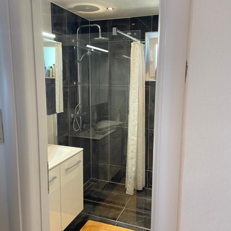 EmmaBelma - One-Bedroom Apartment - 7