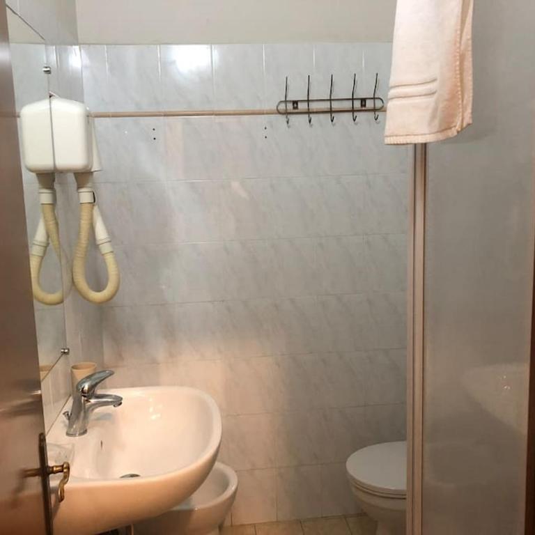 Sansovino Bed and Car - Chambre Double ou Lits Jumeaux avec Salle de Bains Privative Externe - 6
