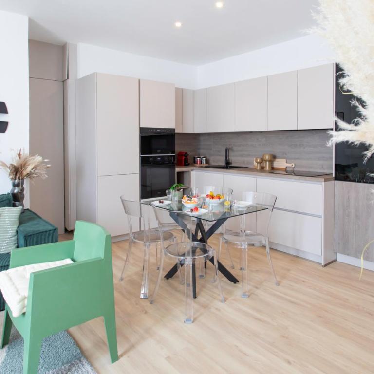 L52 Staywizus - 2BDR Massena central, 2 min from the beach AC - Appartement 1 Chambre - 26