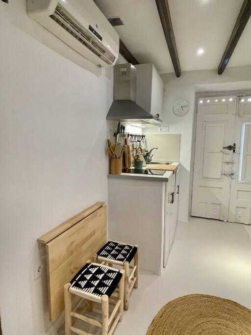 Cozy 1-Bdrm Apt in City Center - One-Bedroom Apartment - 14