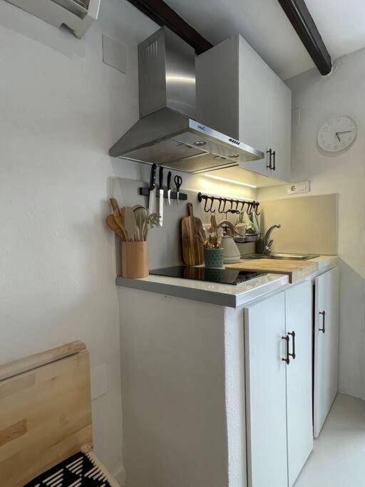 Cozy 1-Bdrm Apt in City Center - One-Bedroom Apartment - 31