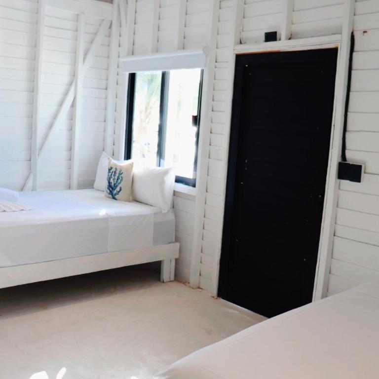 El Faro Beach Front by ÓOL Hotels - Habitación Doble Deluxe con vistas laterales al mar - 2