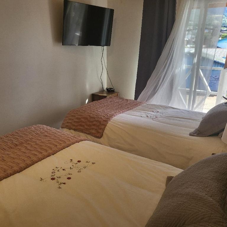 Hostal Uruz - Habitación Doble con balcón - 2 camas - 3
