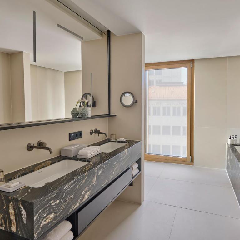 Koenigshof, a Luxury Collection Hotel, Munich - One-Bedroom Panorama King Suite with City View - 6