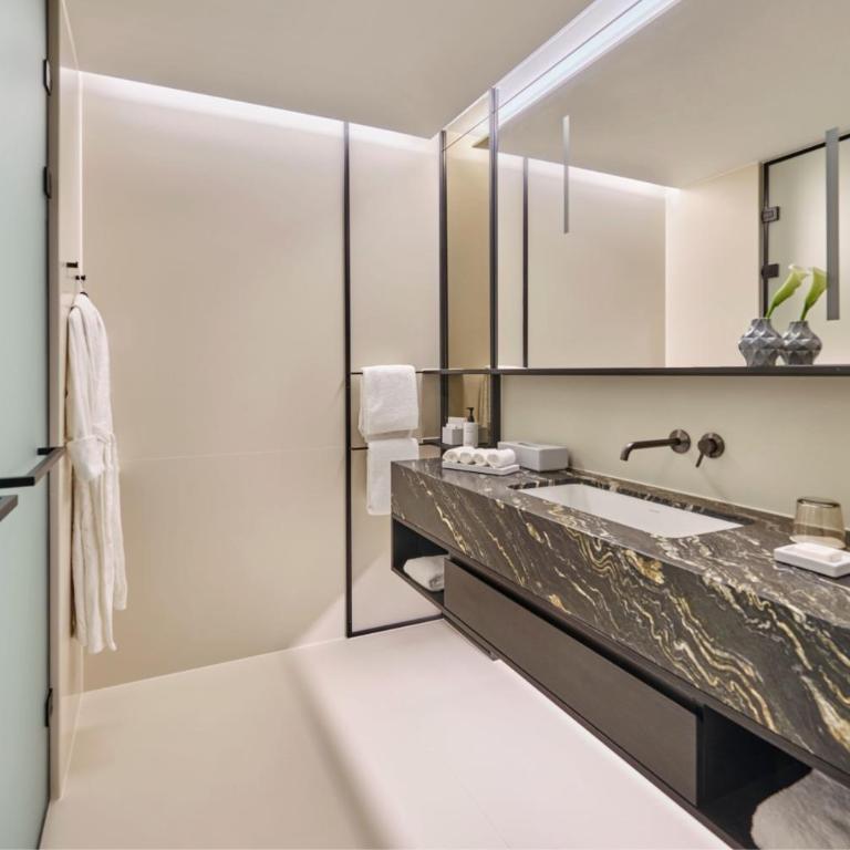 Koenigshof, a Luxury Collection Hotel, Munich - Camera Angolare Deluxe King - 5