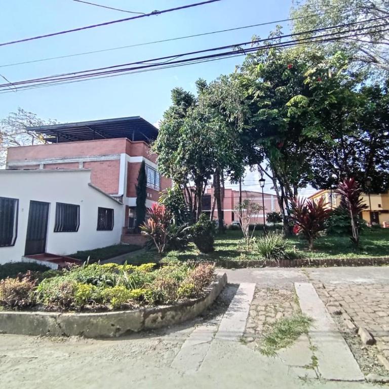 Casa familiar cerca a Parque Metropolitano del Café, Aeropuerto, Terminal de Transporte, Villa Olímpica, Estadio, Expofuturo - Three-Bedroom House - 21