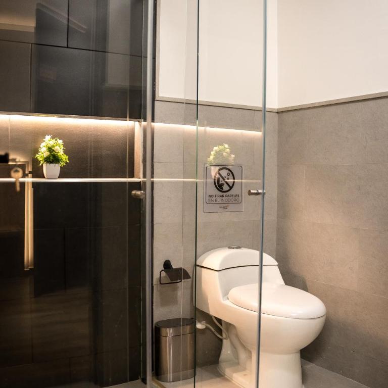 Aerosuites - Habitación Doble con baño privado - 8