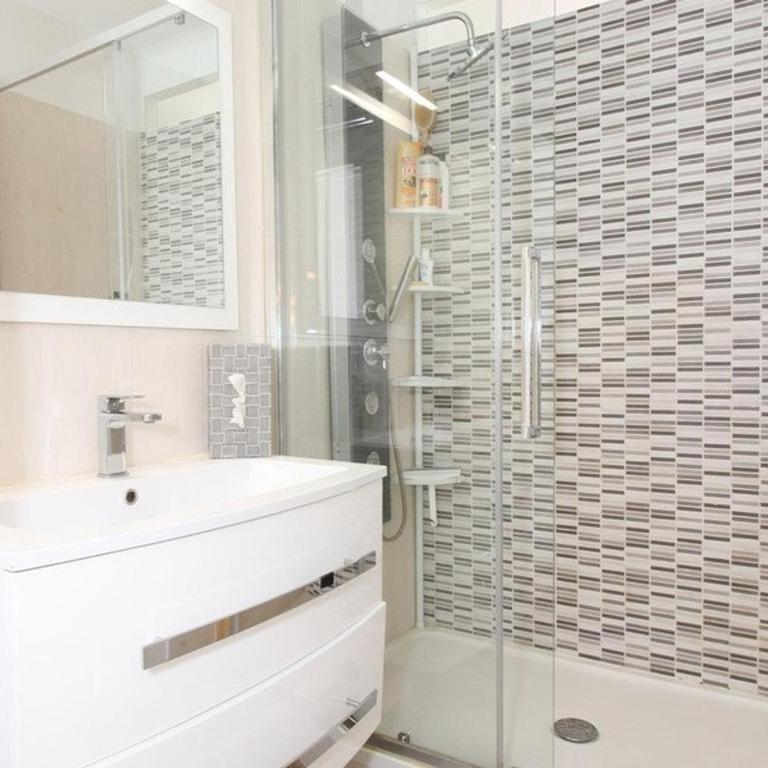 T2 moderne à Balaruc-les-Bains avec clim, parking et wifi - Appartement 1 Chambre - 13